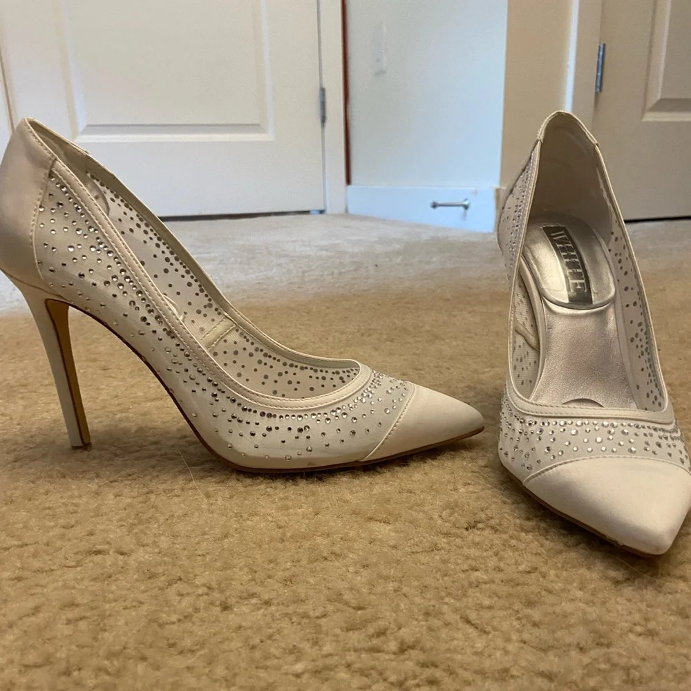 Brand new CRYSTAL Vera Wang heels - Picture 3 of 5